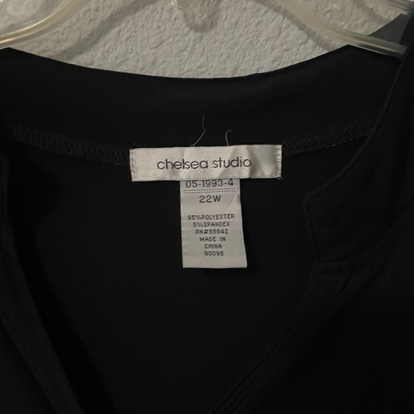 Black midi dress. Short sleeve w/buttons - Picture 3 of 3